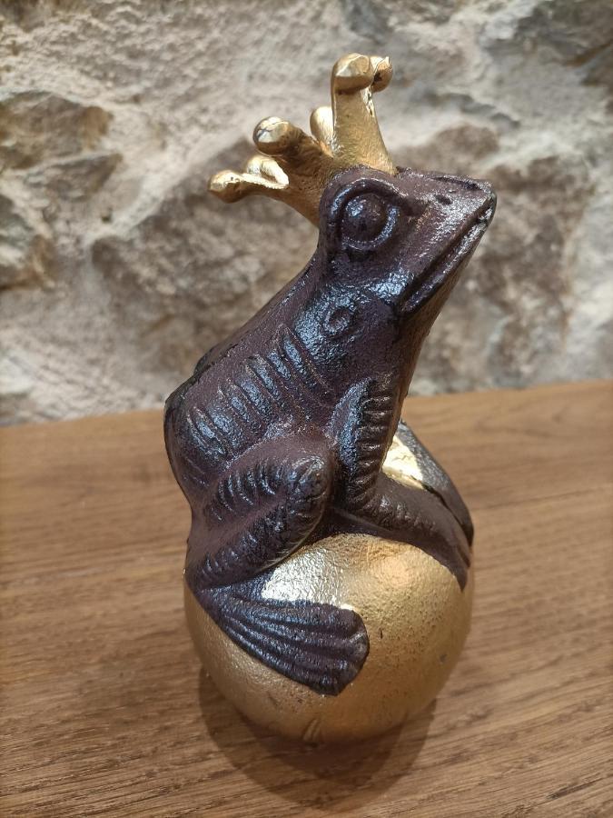 La Grenouille Amoureuse Menat Eksteriør billede